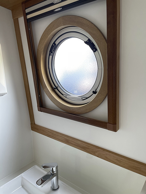 Channelglaze porthole window